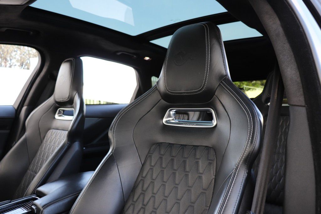 Photo 64 of this JAGUAR F-PACE SVR