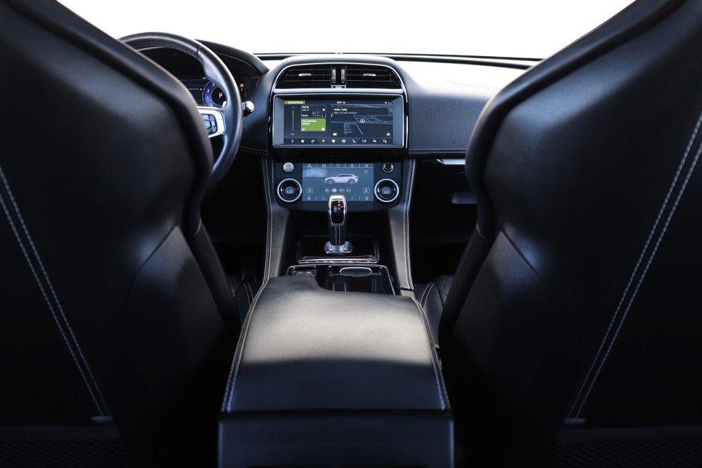 Photo 72 of this JAGUAR F-PACE SVR