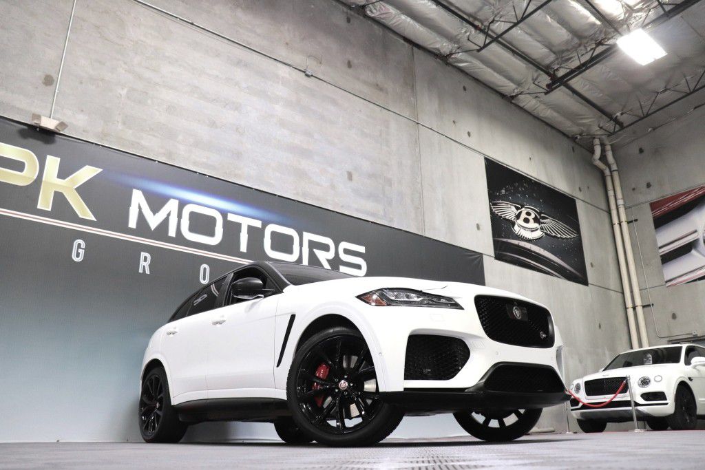 Photo 77 of this JAGUAR F-PACE SVR