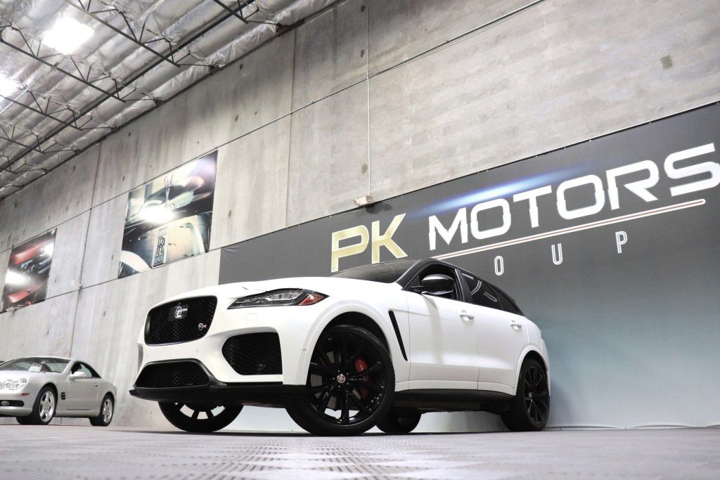 Photo 78 of this JAGUAR F-PACE SVR