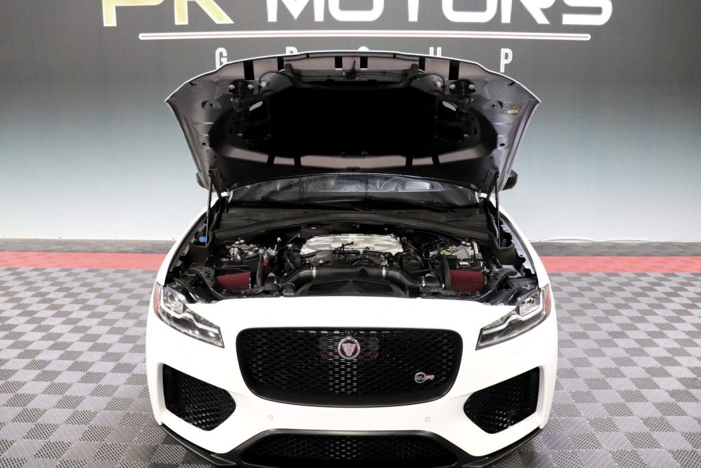 Photo 85 of this JAGUAR F-PACE SVR