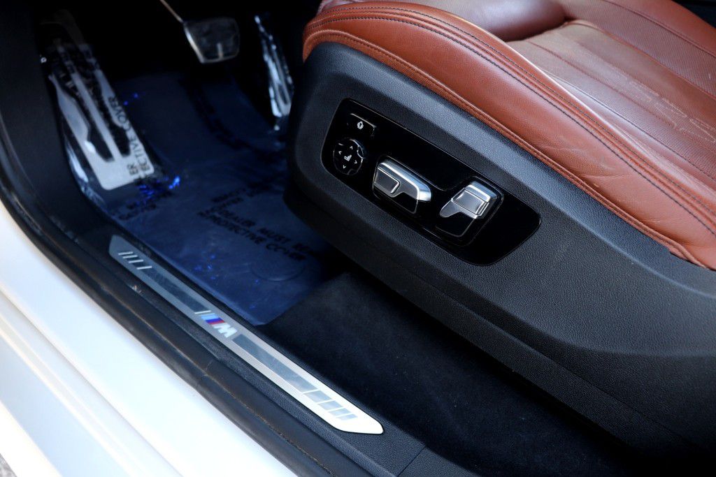 Photo 17 of this BMW X7 XDRIVE40I MS