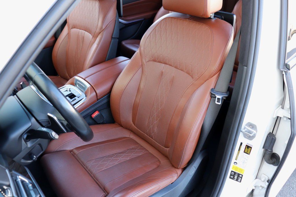 Photo 19 of this BMW X7 XDRIVE40I MS