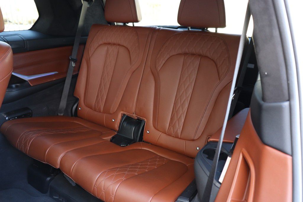 Photo 24 of this BMW X7 XDRIVE40I MS