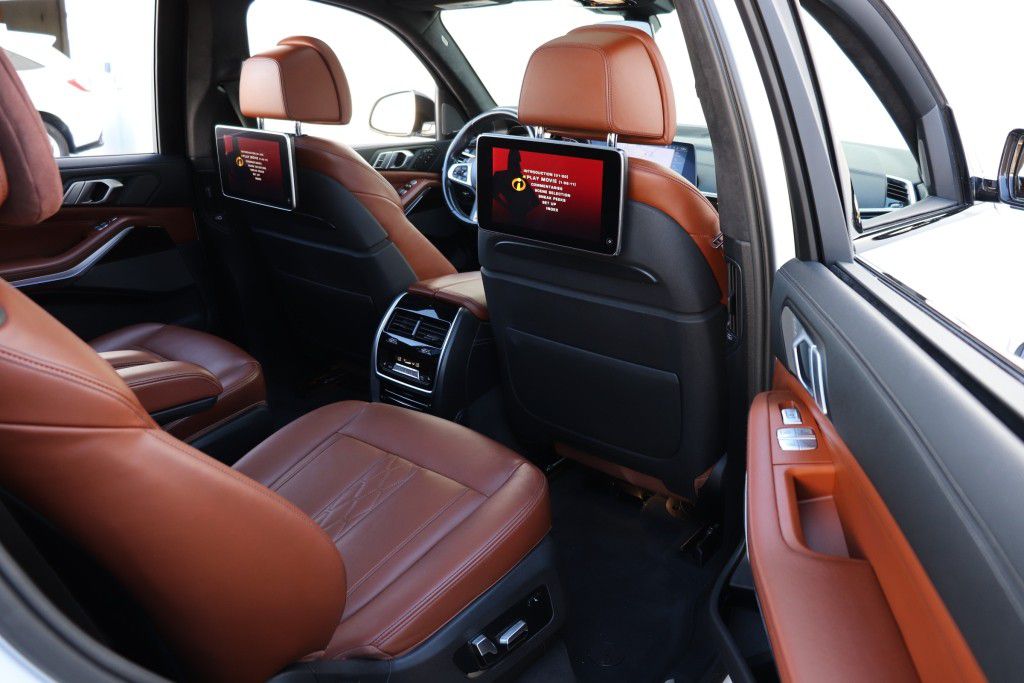 Photo 28 of this BMW X7 XDRIVE40I MS