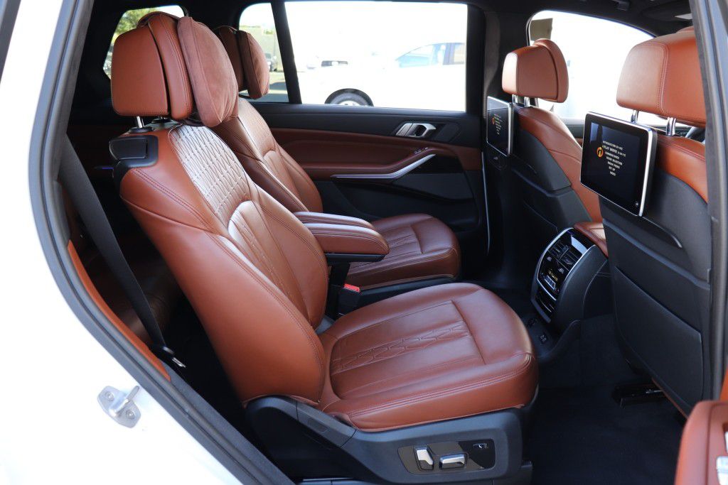 Photo 29 of this BMW X7 XDRIVE40I MS