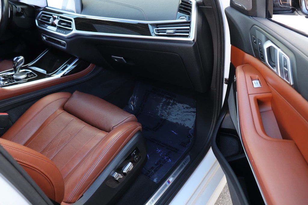 Photo 32 of this BMW X7 XDRIVE40I MS