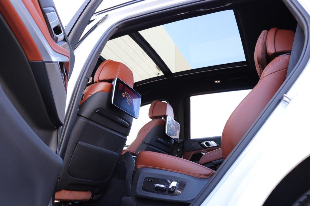 Photo 38 of this BMW X7 XDRIVE40I MS