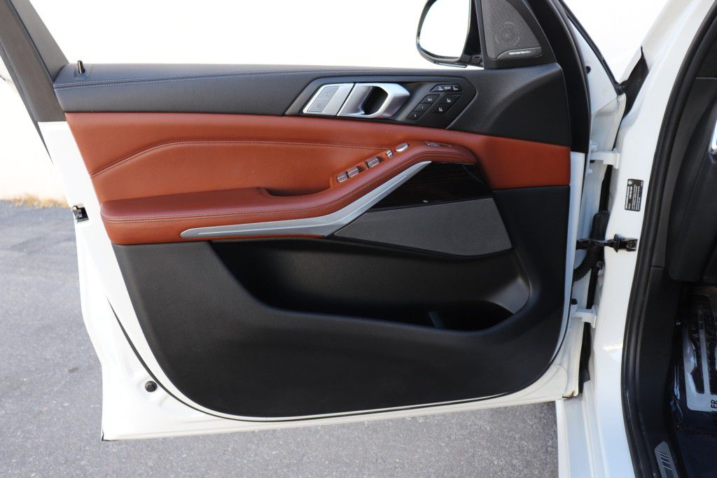 Photo 39 of this BMW X7 XDRIVE40I MS