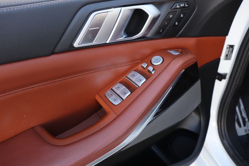 Photo 40 of this BMW X7 XDRIVE40I MS