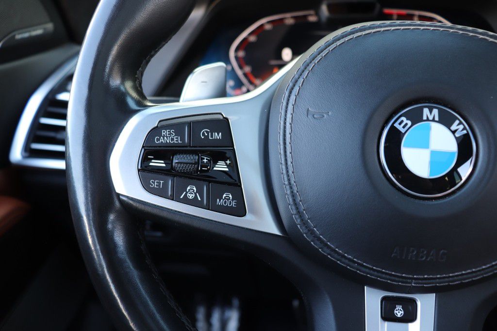 Photo 42 of this BMW X7 XDRIVE40I MS
