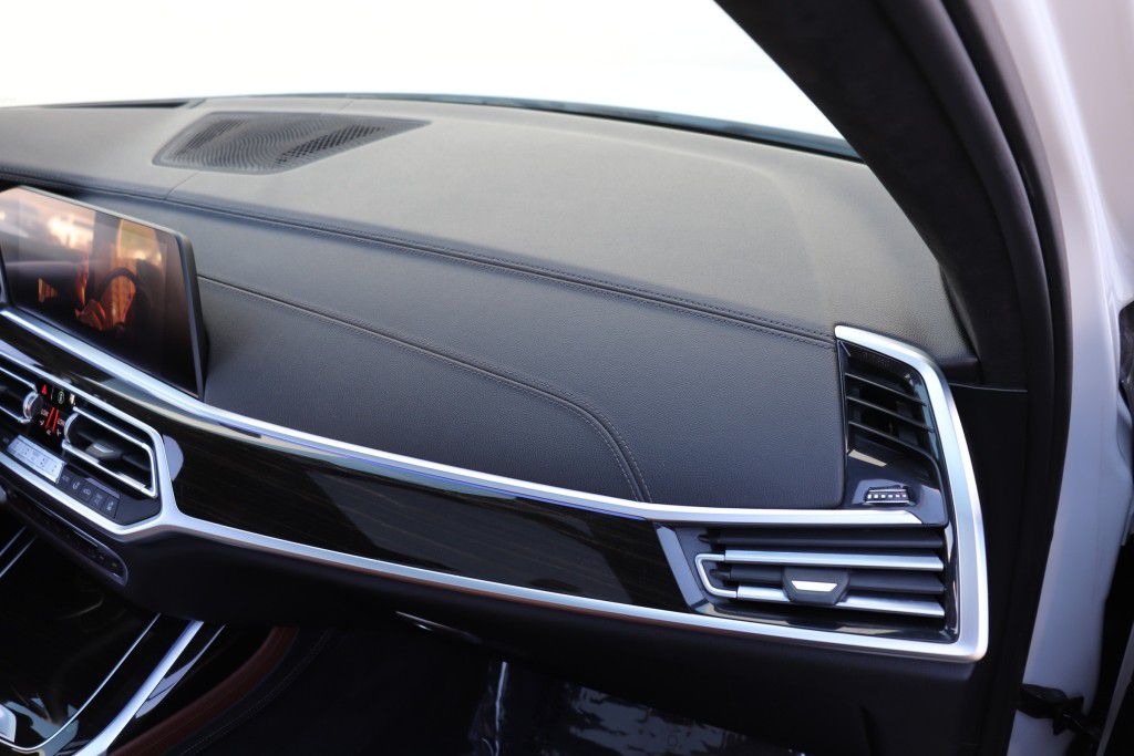 Photo 58 of this BMW X7 XDRIVE40I MS
