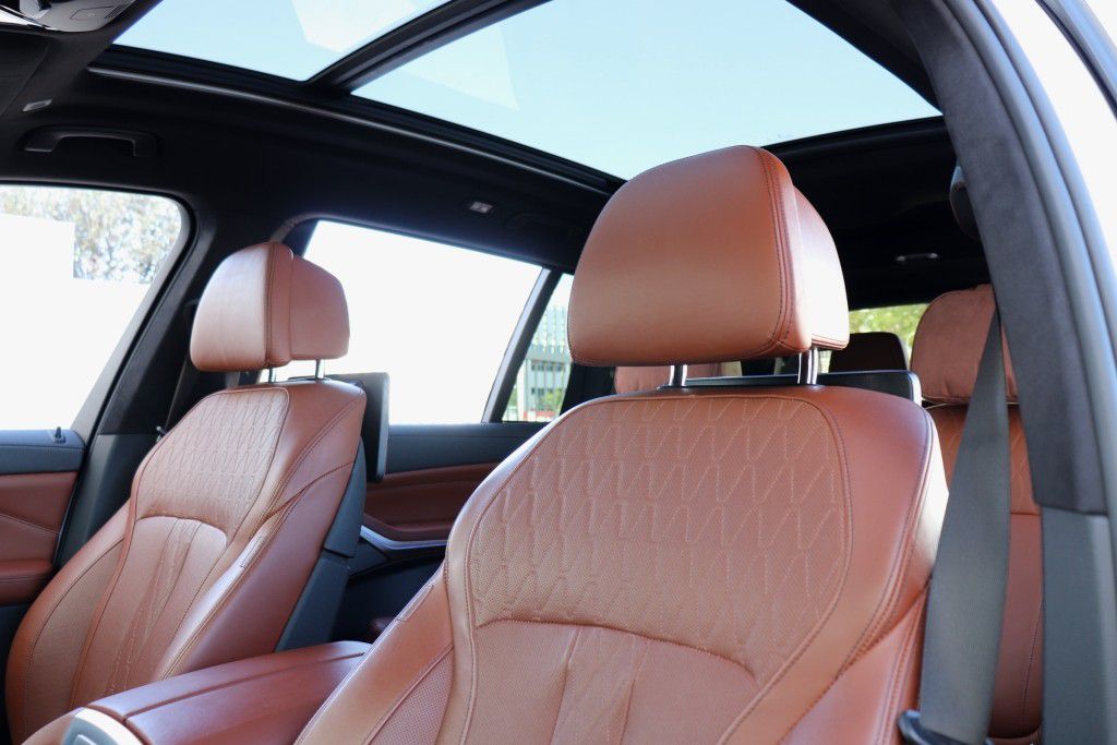 Photo 71 of this BMW X7 XDRIVE40I MS