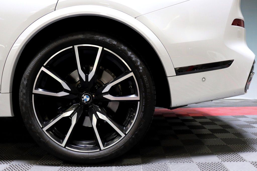 Photo 86 of this BMW X7 XDRIVE40I MS