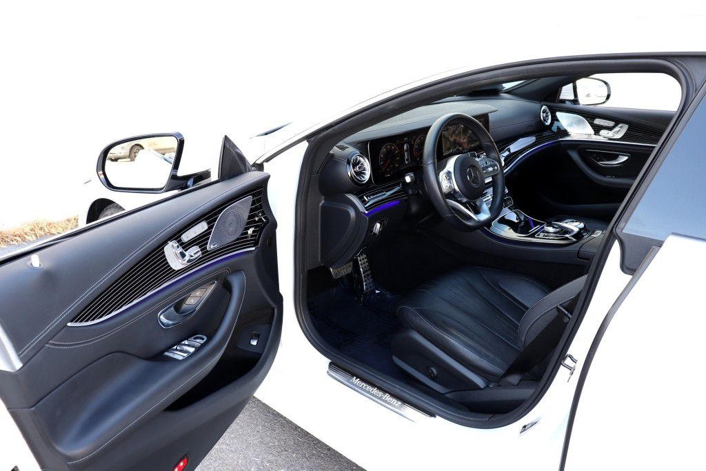 Photo 2 of this MERCEDES-BENZ CLS 450