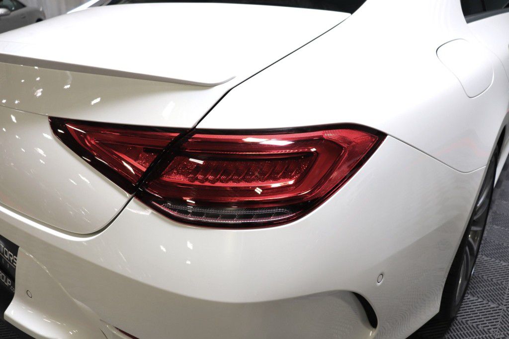 Photo 8 of this MERCEDES-BENZ CLS 450