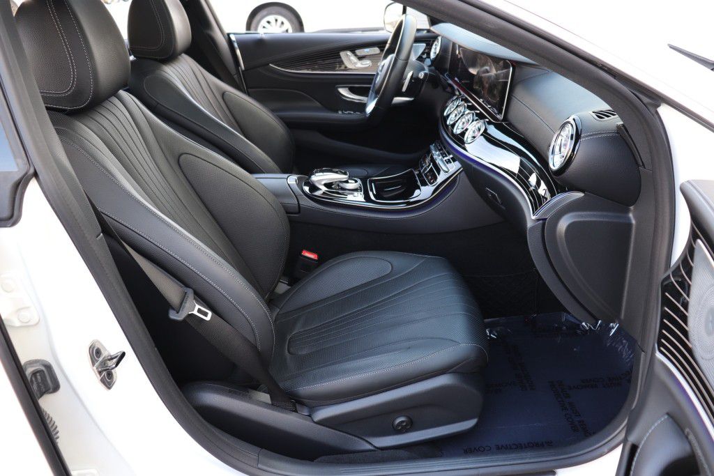 Photo 33 of this MERCEDES-BENZ CLS 450