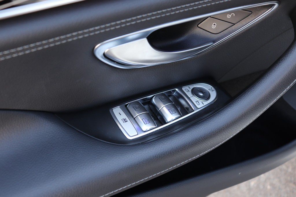 Photo 37 of this MERCEDES-BENZ CLS 450