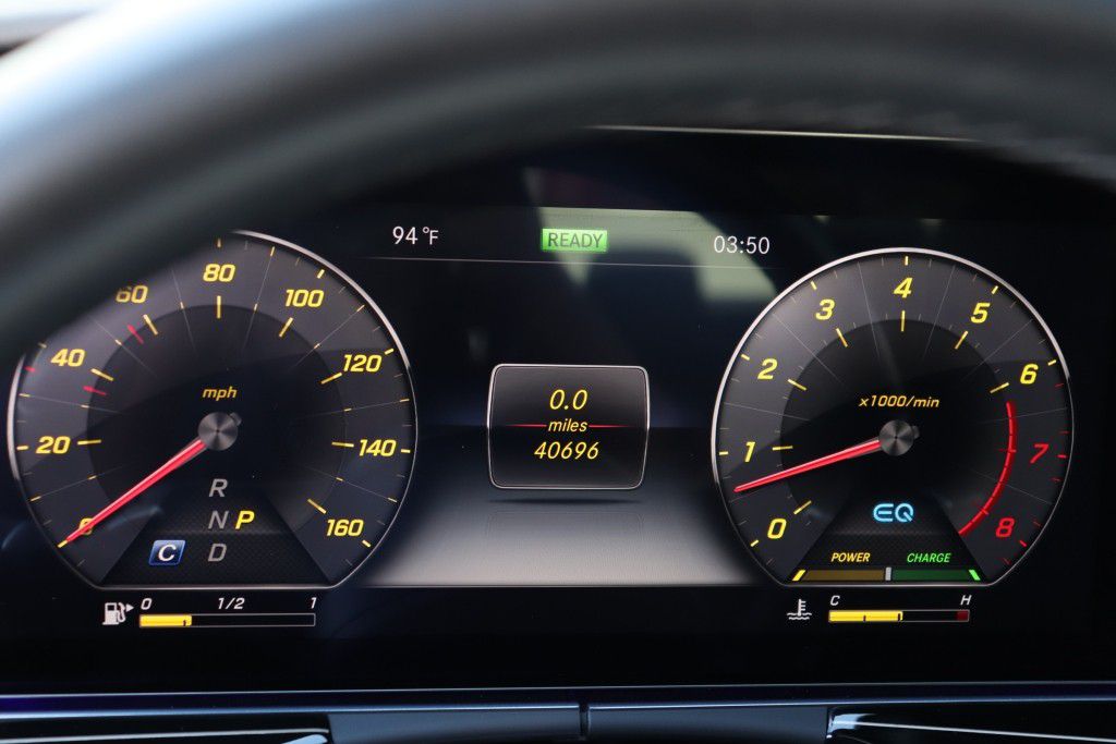 Photo 43 of this MERCEDES-BENZ CLS 450