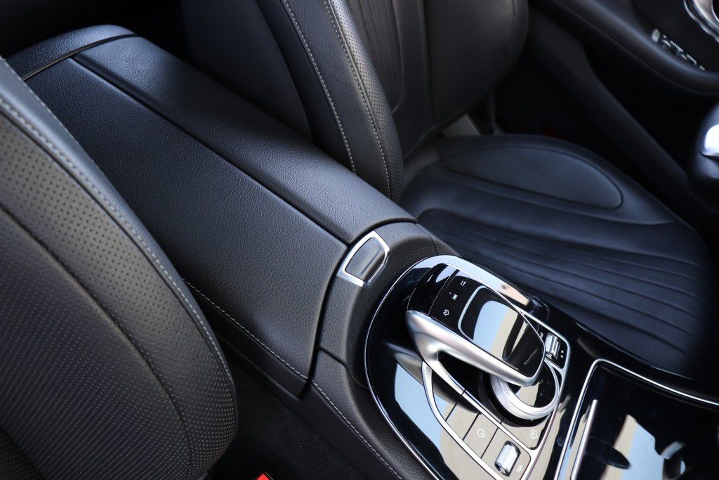 Photo 51 of this MERCEDES-BENZ CLS 450
