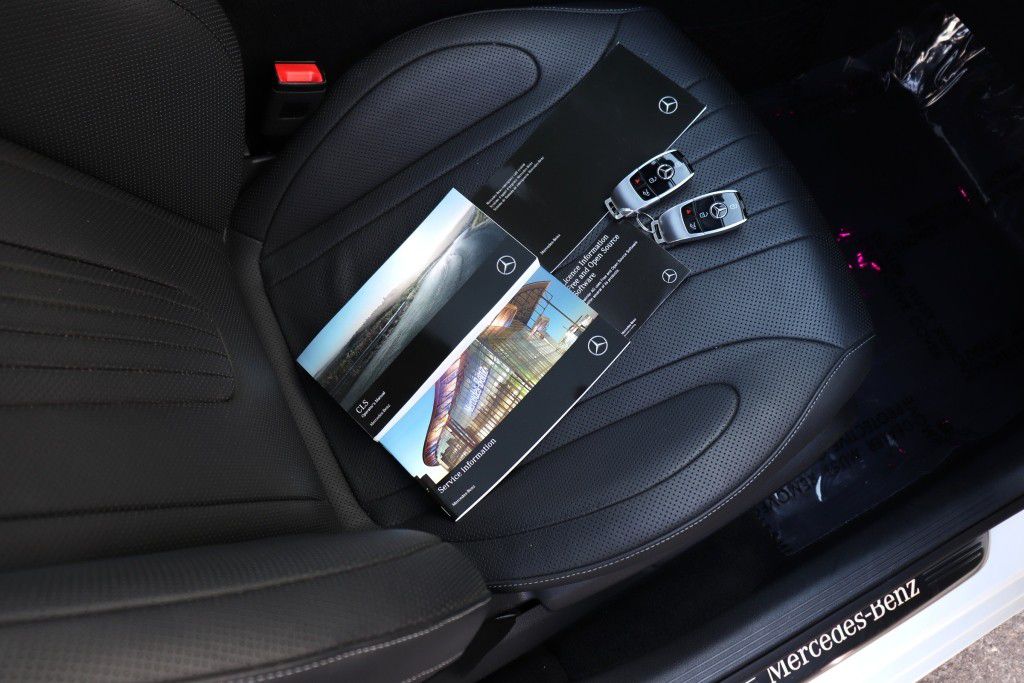 Photo 89 of this MERCEDES-BENZ CLS 450