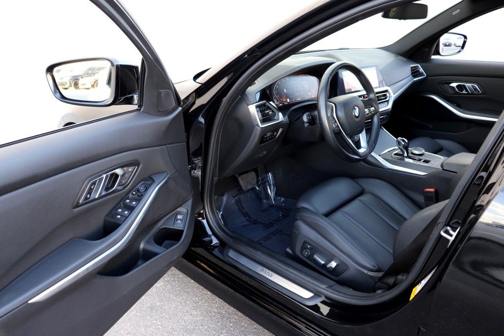 Photo 2 of this BMW 330I