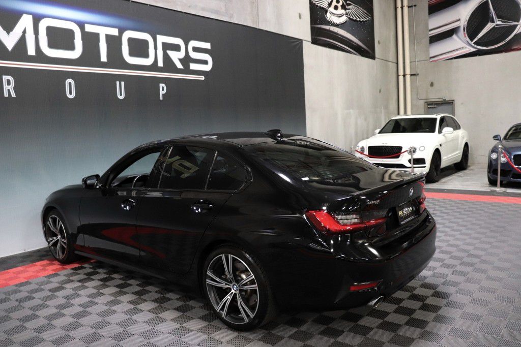 Photo 4 of this BMW 330I