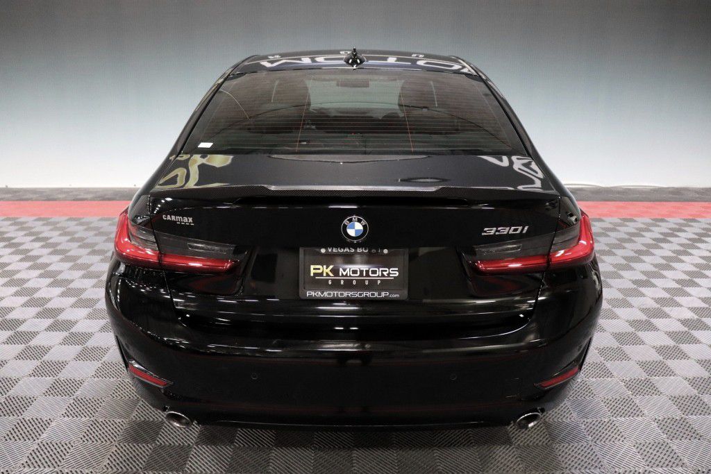 Photo 7 of this BMW 330I