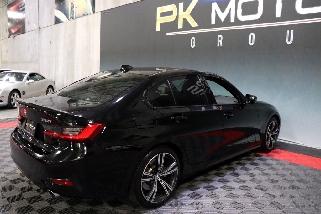 Photo 9 of this BMW 330I