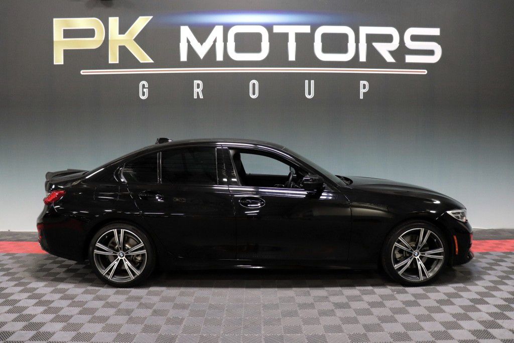 Photo 10 of this BMW 330I