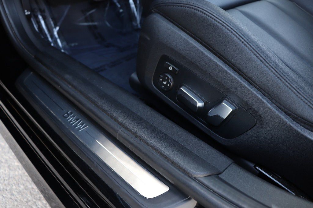 Photo 16 of this BMW 330I