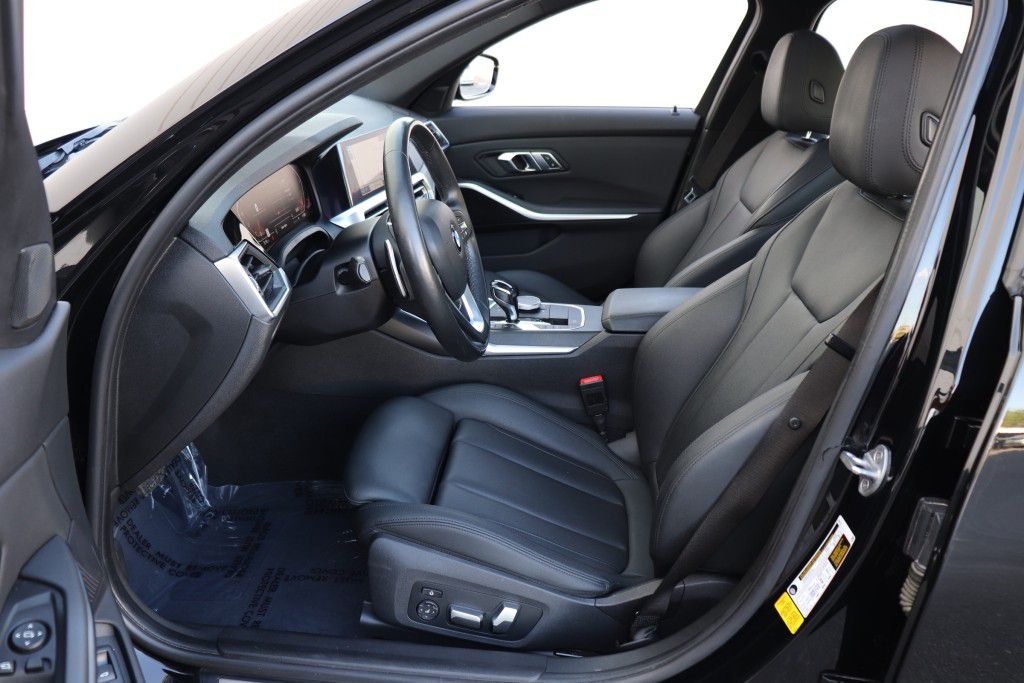 Photo 17 of this BMW 330I