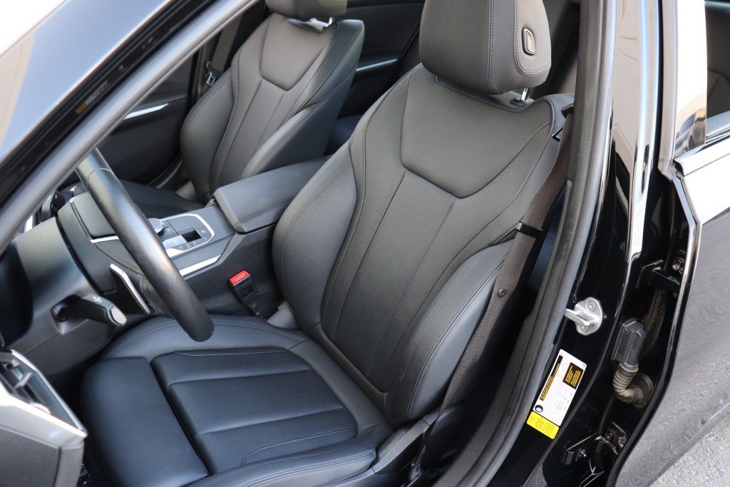 Photo 18 of this BMW 330I