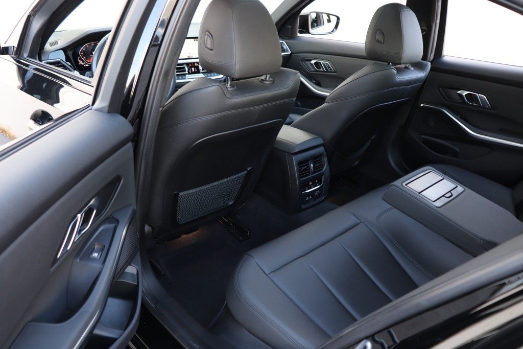 Photo 19 of this BMW 330I