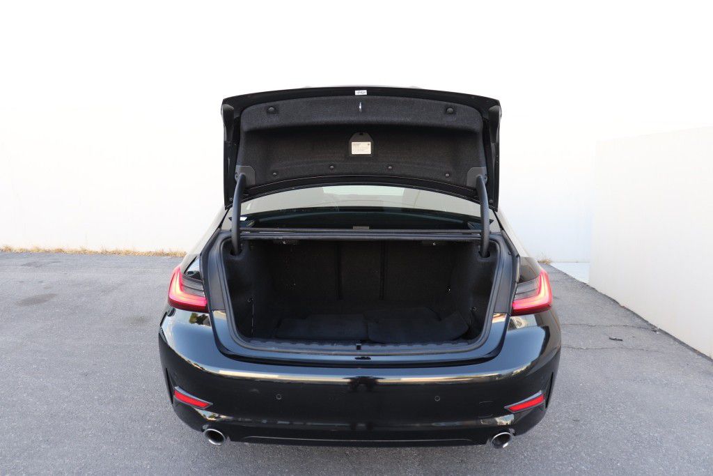 Photo 22 of this BMW 330I