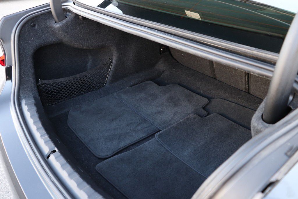 Photo 25 of this BMW 330I