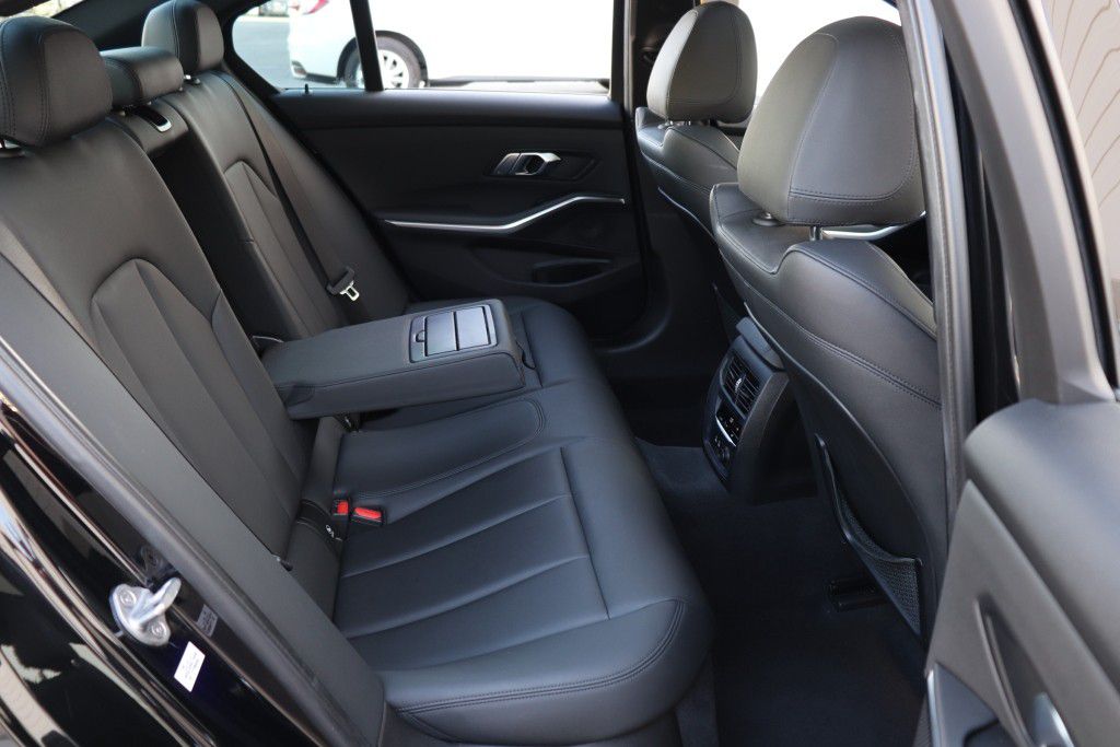 Photo 27 of this BMW 330I