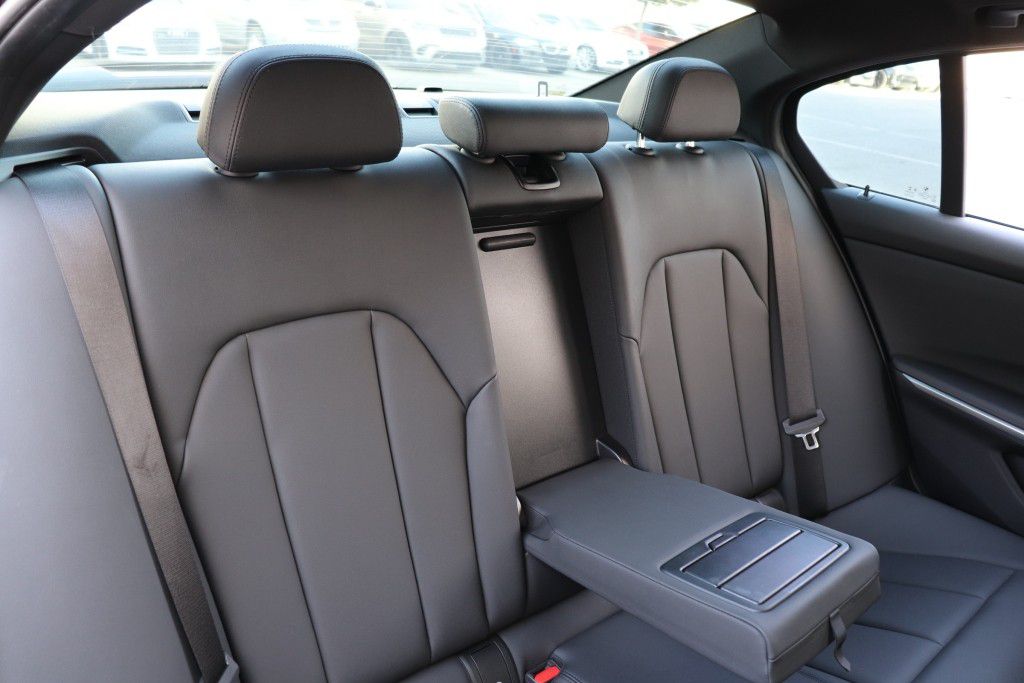 Photo 28 of this BMW 330I