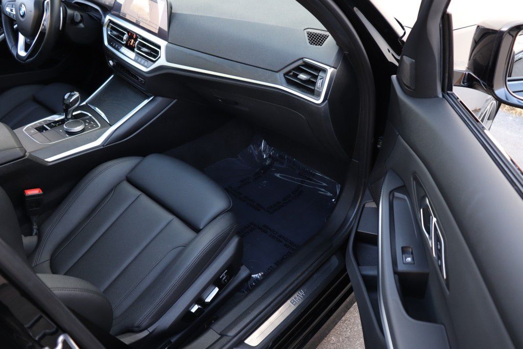 Photo 29 of this BMW 330I