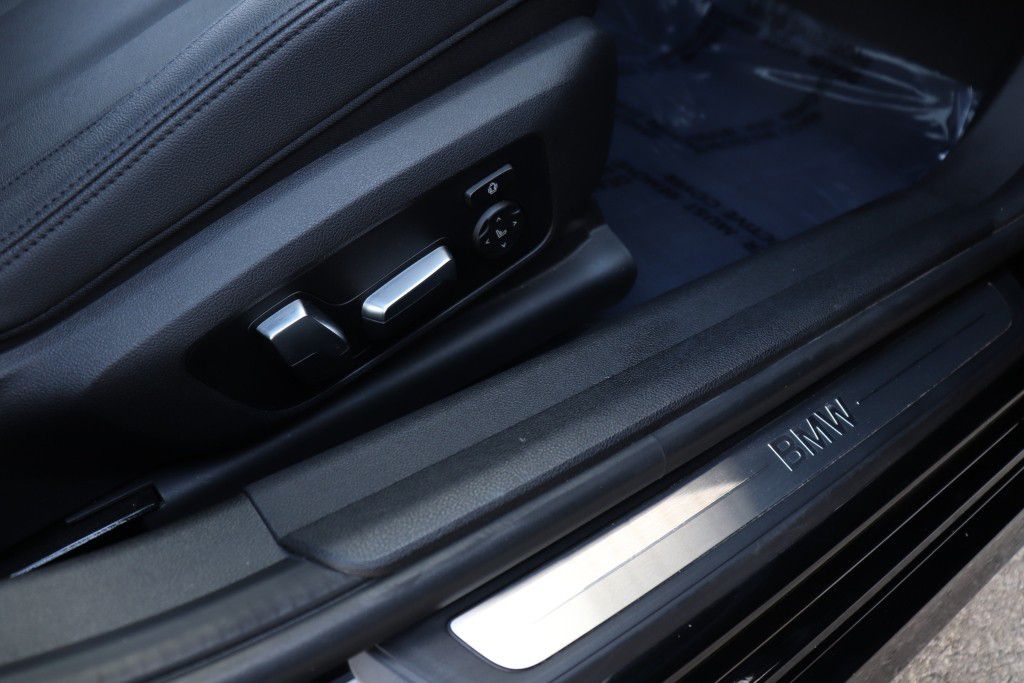 Photo 30 of this BMW 330I