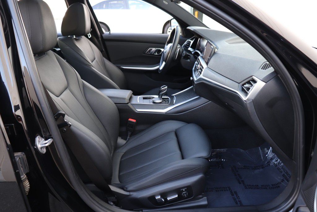 Photo 31 of this BMW 330I