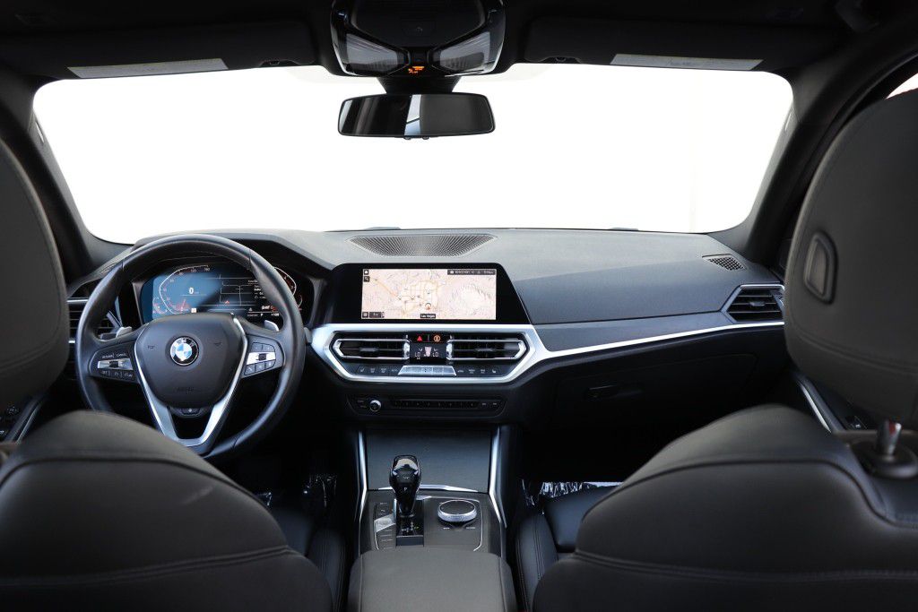 Photo 33 of this BMW 330I