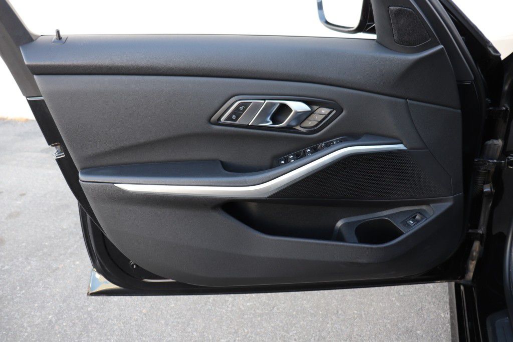 Photo 34 of this BMW 330I