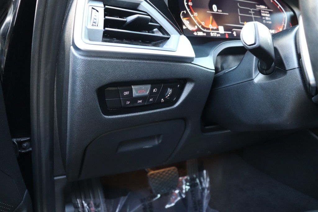Photo 36 of this BMW 330I