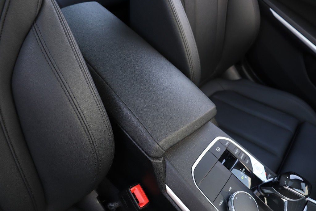 Photo 54 of this BMW 330I