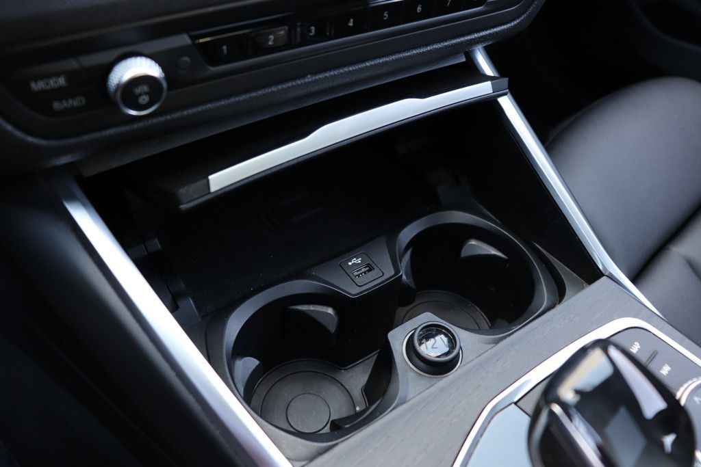Photo 58 of this BMW 330I