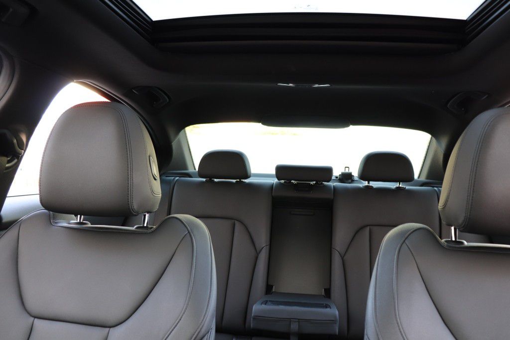 Photo 62 of this BMW 330I