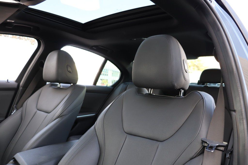 Photo 63 of this BMW 330I