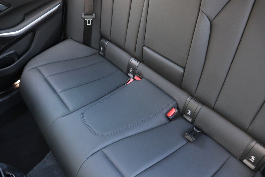 Photo 66 of this BMW 330I