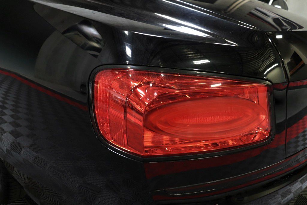 Photo 5 of this BENTLEY FLYING SPUR